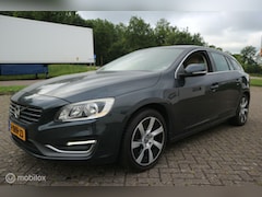 Volvo V60 - 2.0 D4 180pk Summum LEDER/NAVIGATIE/LMV