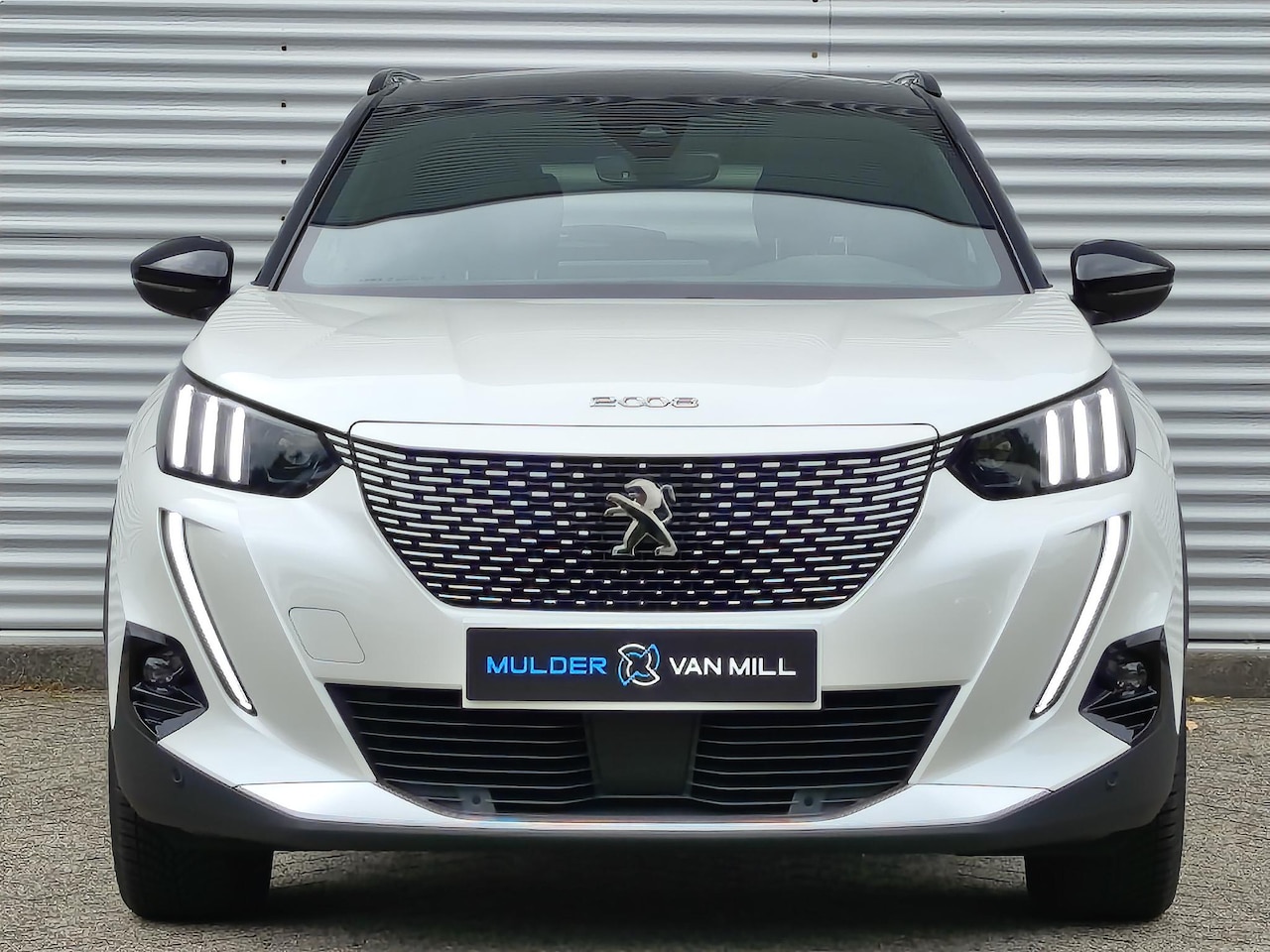 Peugeot e-2008 - GT 3-FASEN 50kWh 136pk AUTOMAAT | SCHUIF/KANTELDAK | KEYLESS ENTRY | ADAPTIVE CRUISE | NAV - AutoWereld.nl