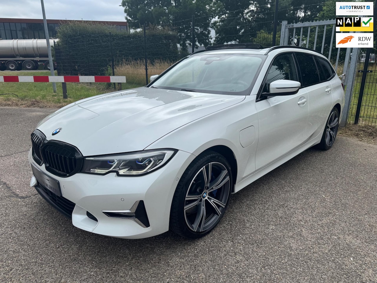 BMW 3-serie Touring - 330e High Executive Laser Pano 360Cam MEGA VOL!! - AutoWereld.nl