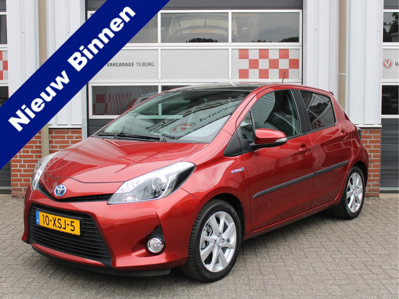 Toyota Yaris - 1.5 Full Hybrid Dynamic 2e EIG/Pano/Navi/Camera/Climate/Cruise/Half Leer - AutoWereld.nl