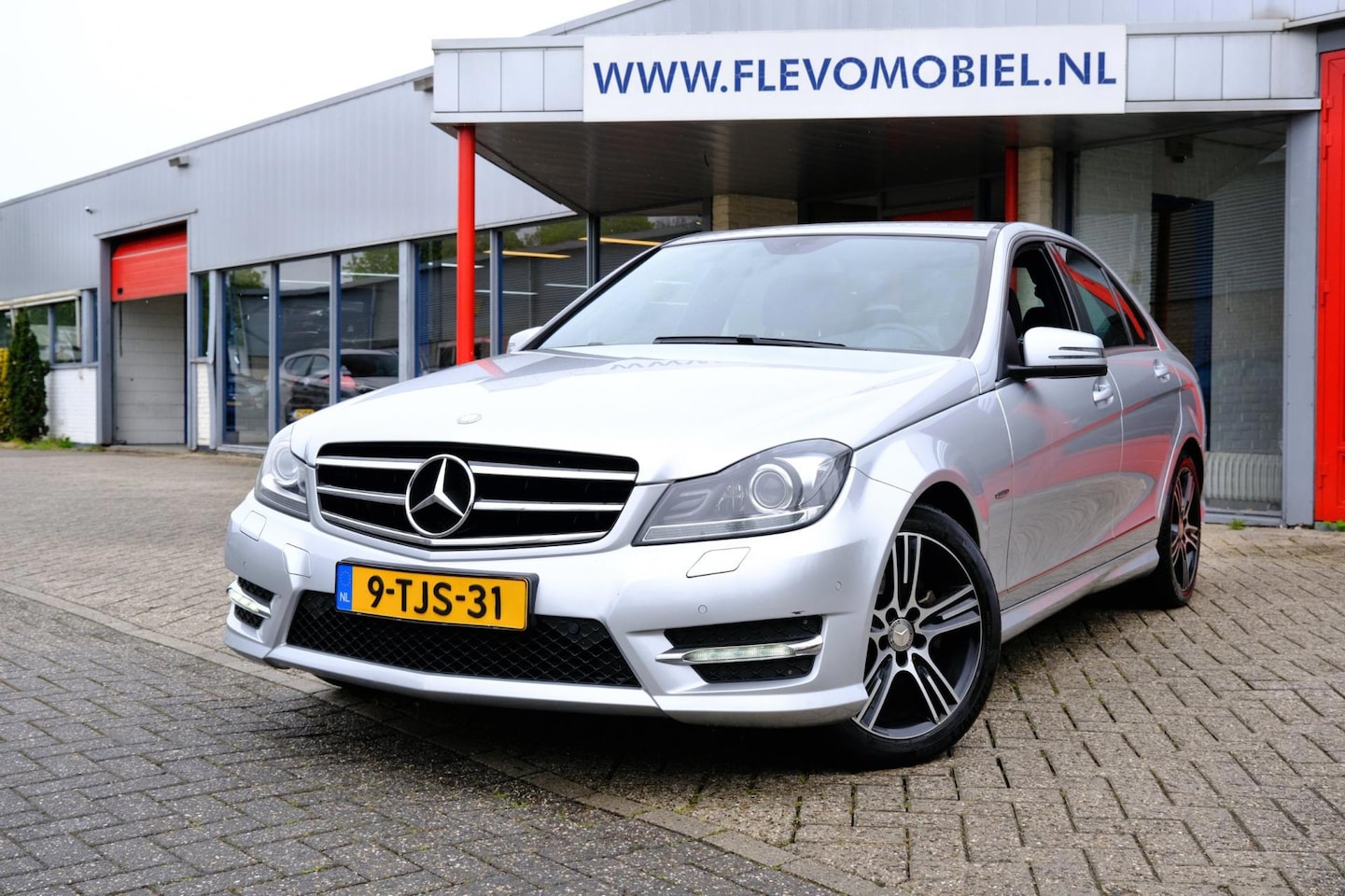 Mercedes-Benz C-klasse - 180 Ambition Avantgarde AMG Aut. Xenon|Leder-alcant|Navi|Clima|LMV - AutoWereld.nl