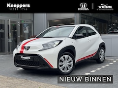 Toyota Aygo X - 1.0 VVT-i MT Play + Red Pack Apple/Android, Cruise, Voorstoelen verwarmd , All-in Rijklaar