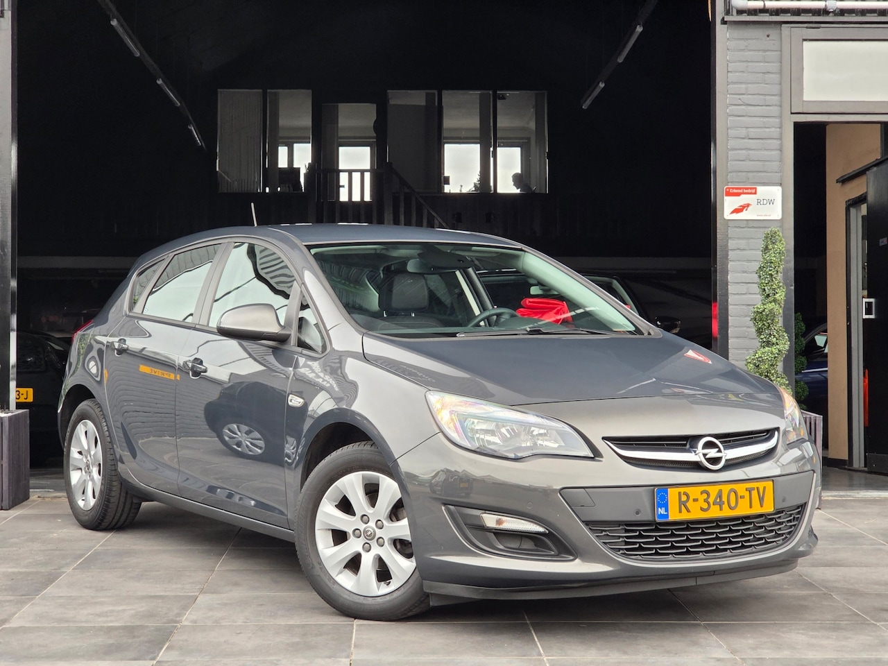 Opel Astra - 1.6 Cosmo |Airco|Cruise Control|PDC|El Pakket|APK - AutoWereld.nl