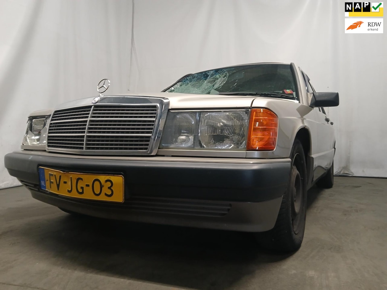 Mercedes-Benz 190-serie - 1.8 E Basic - Airco - Trekhaak - Schade - AutoWereld.nl
