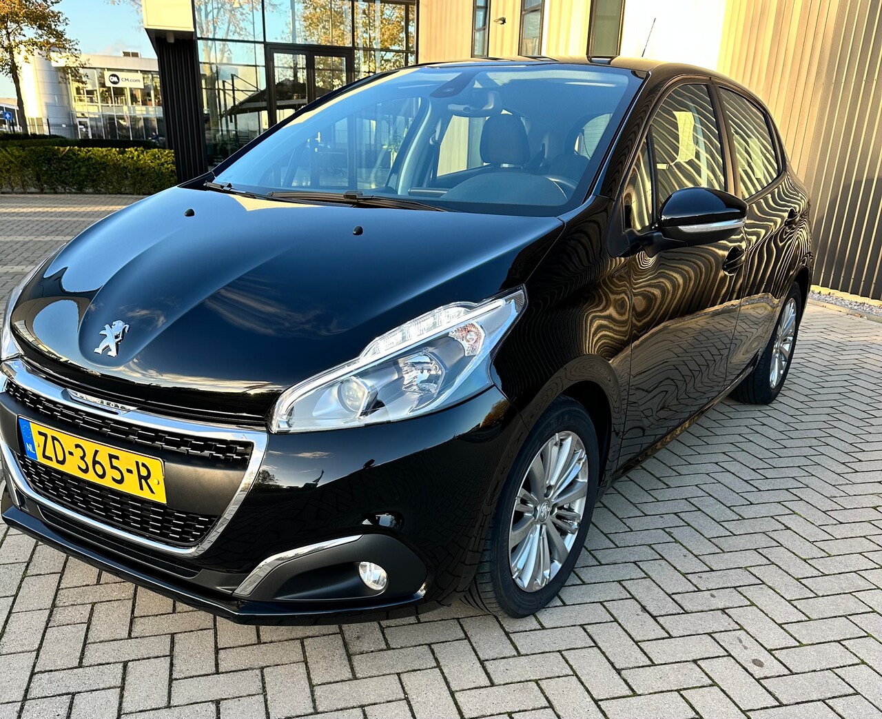 Peugeot 208 - 1.2 PureTech Signature signaturen uitvoering vol met opties - AutoWereld.nl