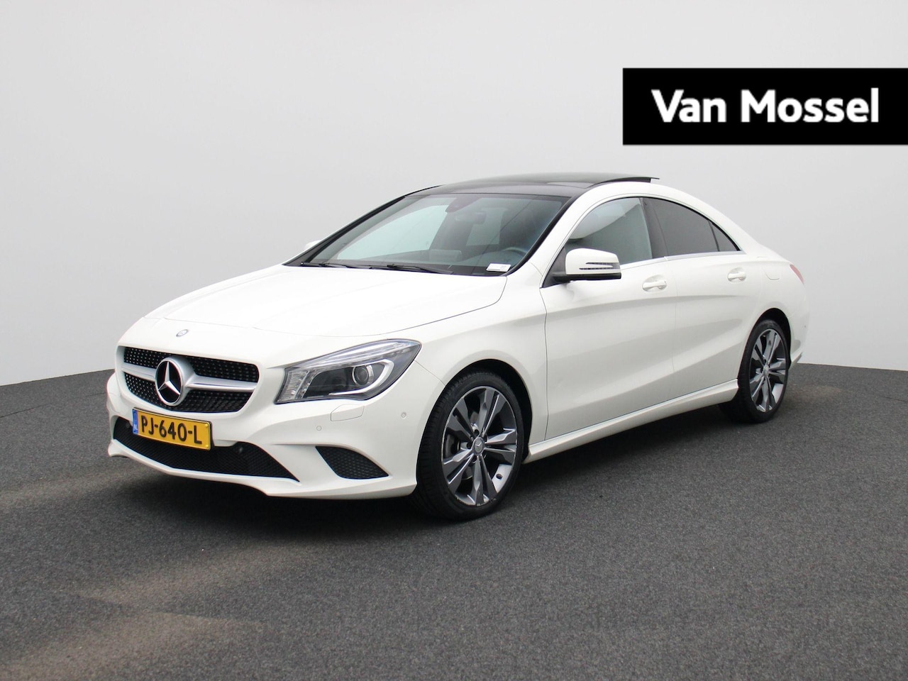 Mercedes-Benz CLA-Klasse - 180 OrangeArt Edition | AIRCONDITIONING | PANORAMADAK | CAMERA | STOELVERWARMING | LICHTME - AutoWereld.nl