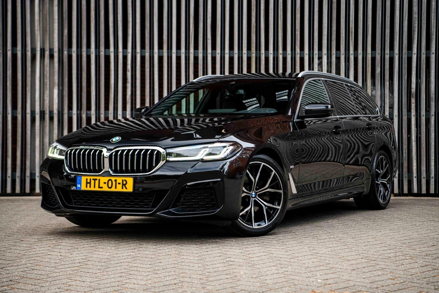 BMW 5-serie Touring - 520d 190pk M-Sport |Dealer ONDH|Trekhaak|Virtual|Leder|BTW|19''|Standkachel|LED|1e EIG.| - AutoWereld.nl