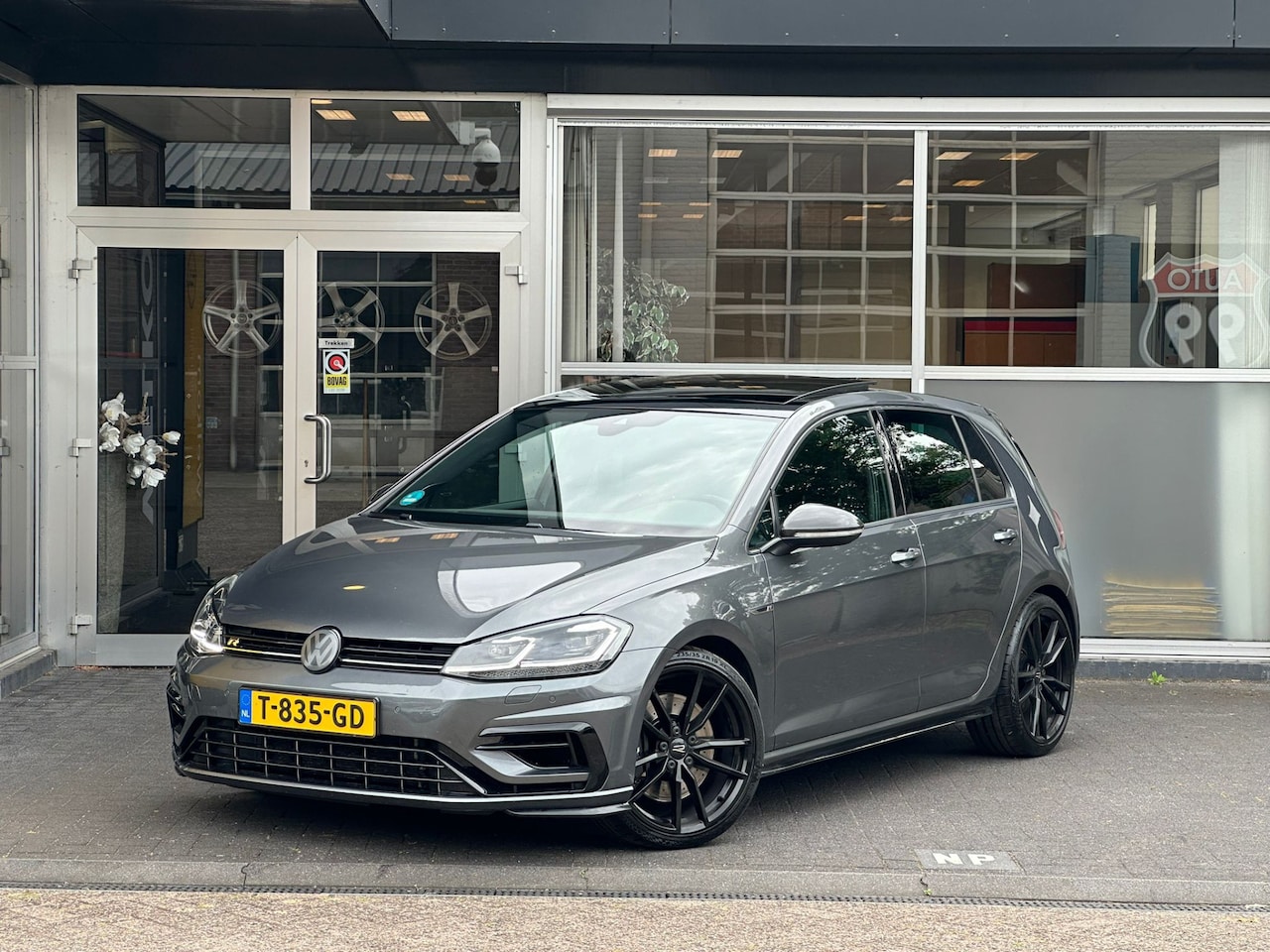 Volkswagen Golf - 2.0 TSI 4Motion R 300PK / VOL / SFEER - AutoWereld.nl
