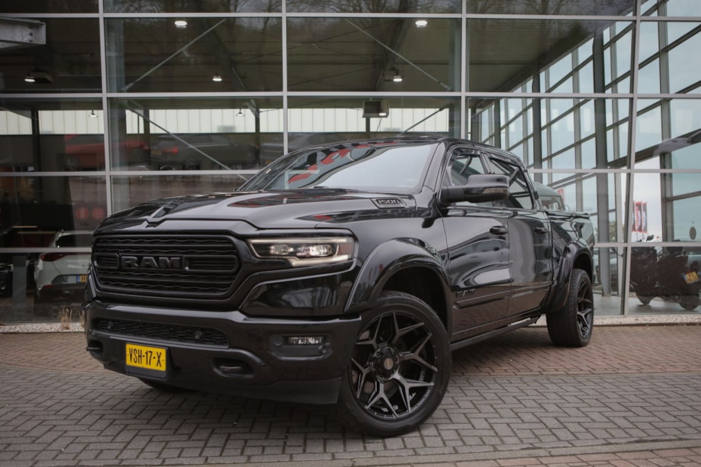 Dodge Ram 1500 - 5.7 V8 4x4 CC Limited | WideBody | Night Edition | Pano - AutoWereld.nl