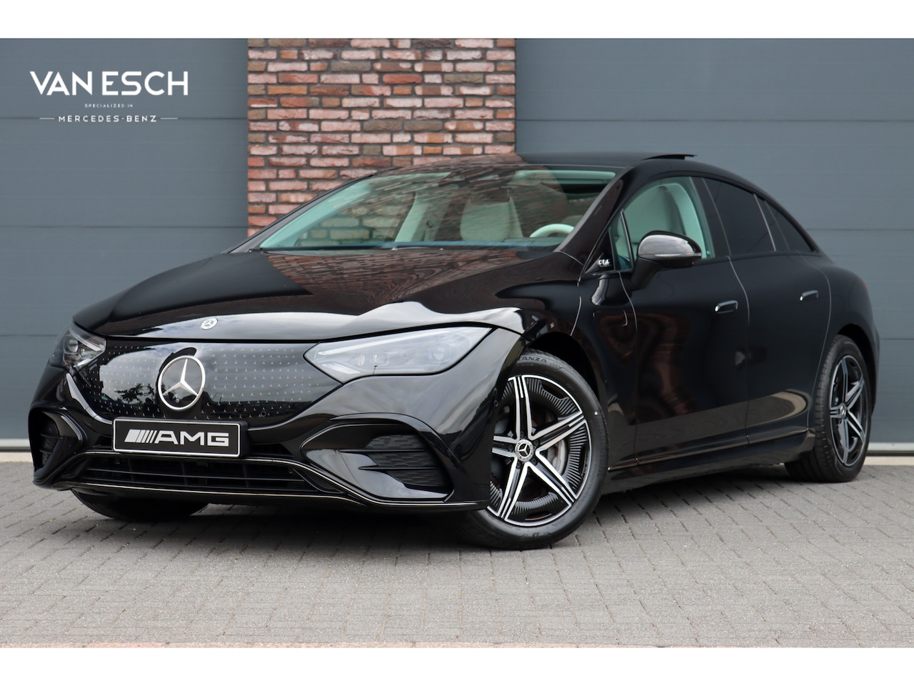 Mercedes-Benz EQE - 300 AMG Line Premium 89 kWh | Achterasbesturing | Distronic+ | Burmester | Panoramadak | M - AutoWereld.nl