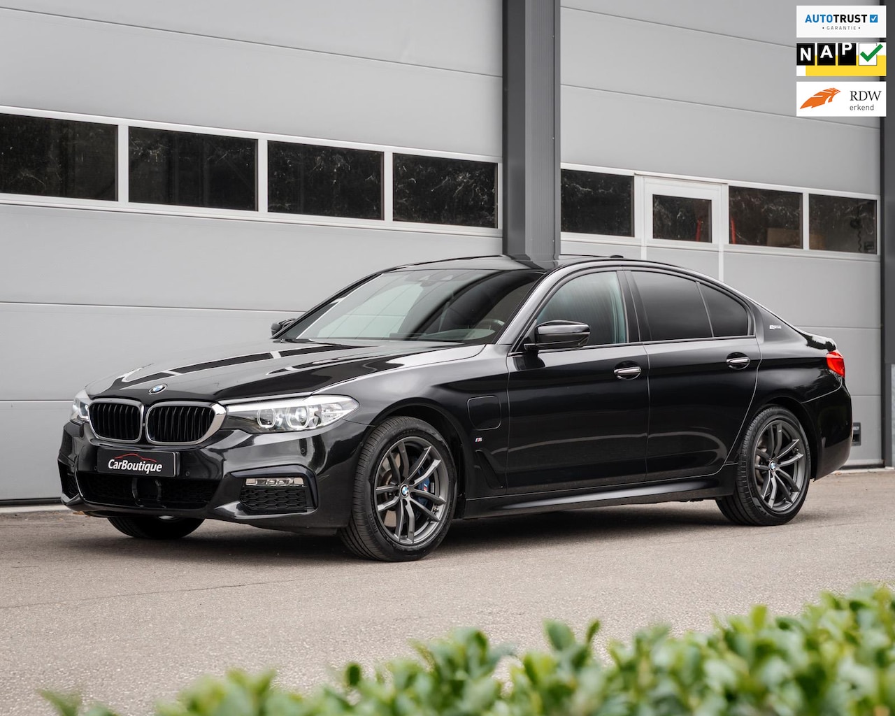 BMW 5-serie - 530e iPerformance M Pakket I Leer I Schuifdak I BTW I H&K I 360 I Head Up I - AutoWereld.nl