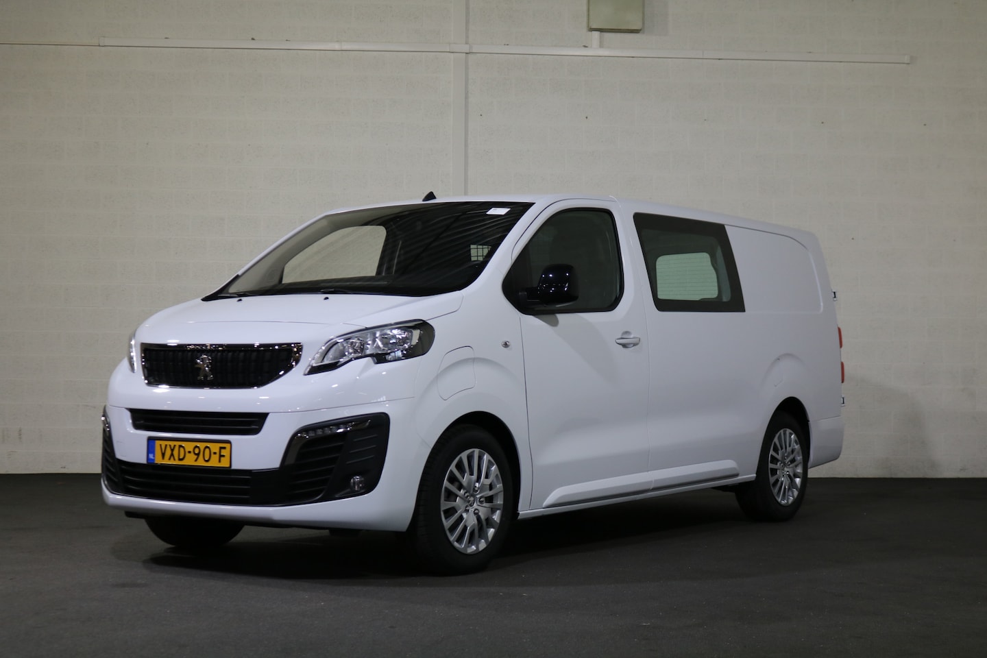Peugeot e-Expert - EV L3 75 kWh Airco Navigatie Trekhaak - AutoWereld.nl