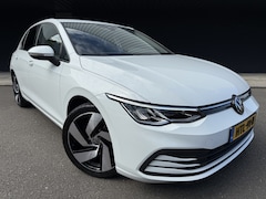 Volkswagen Golf - 1.0 TSI Life // LED koplampen // trekhaak //