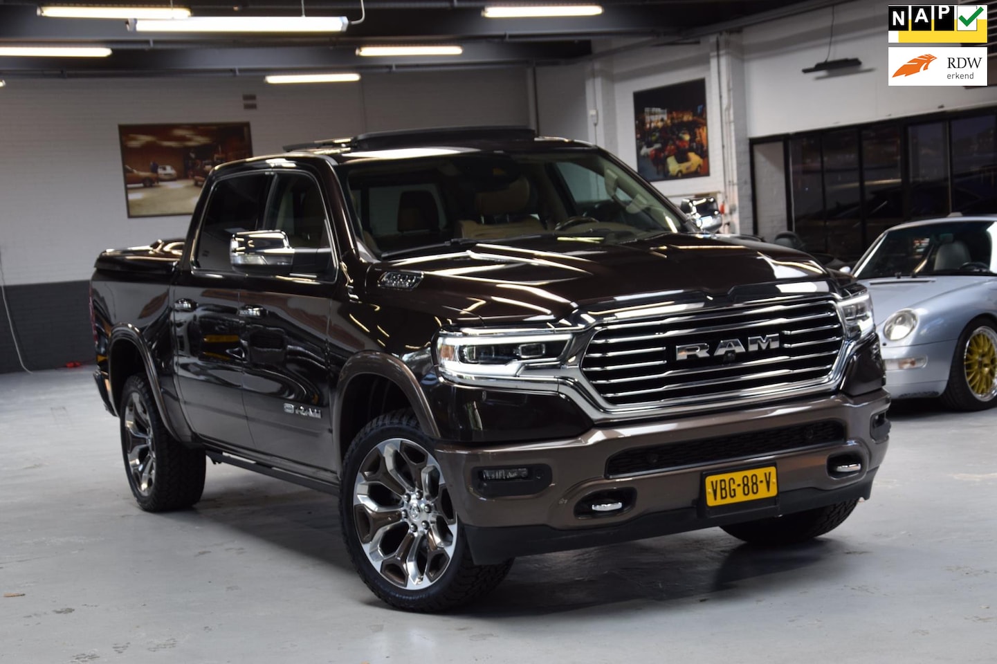 Dodge Ram 1500 - 5.7 V8 4x4 Crew Cab Limited *Long Horn*|Navi|Panoramadak|1e Eig|Luchtvering|Gr.Navi - AutoWereld.nl
