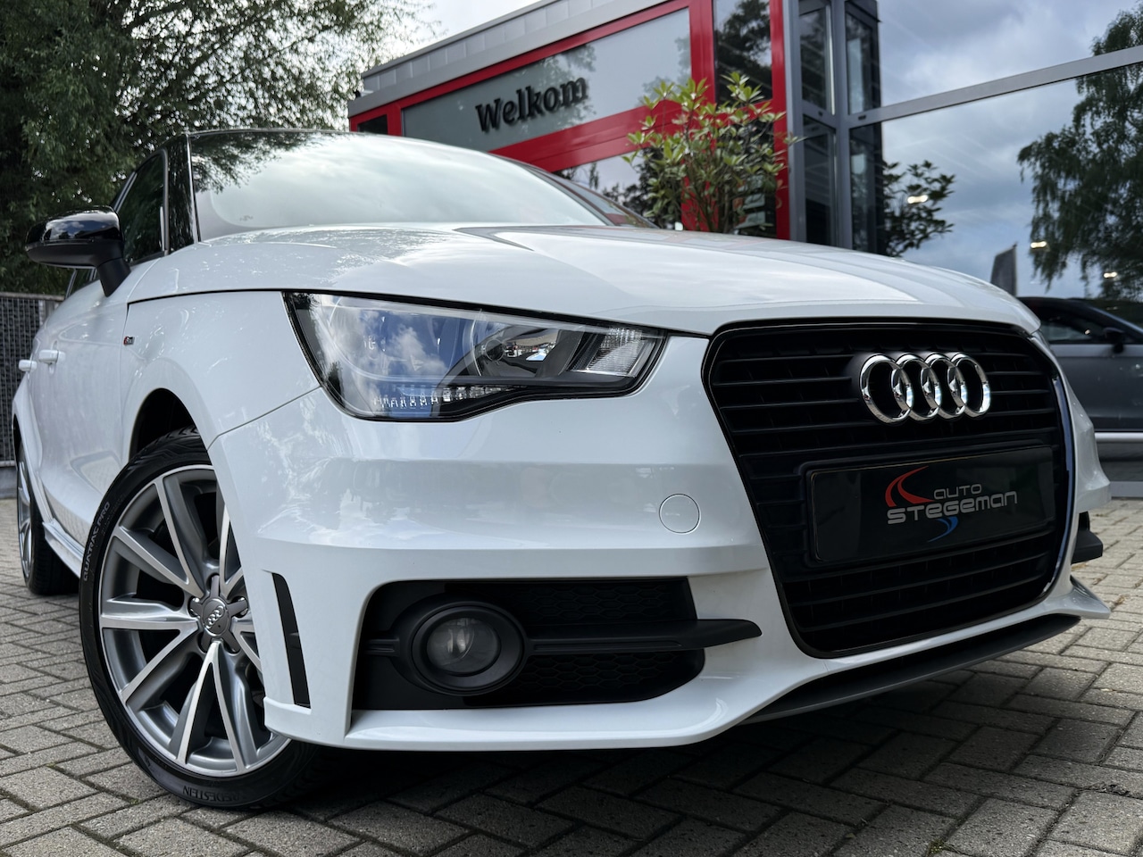 Audi A1 Sportback - 1.2 TFSI *!* S-LINE *!* AIRCO/ 17 INCH/ CRUISE/ PRIVACY GLAS *!* - AutoWereld.nl