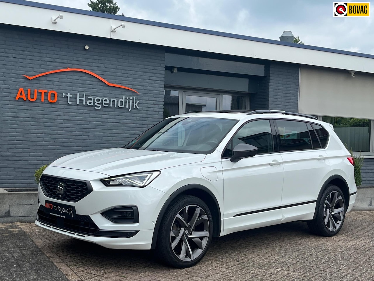 Seat Tarraco - 1.4 TSI e-Hybrid PHEV FR 245PK pano trekh 1EIG 20" - AutoWereld.nl