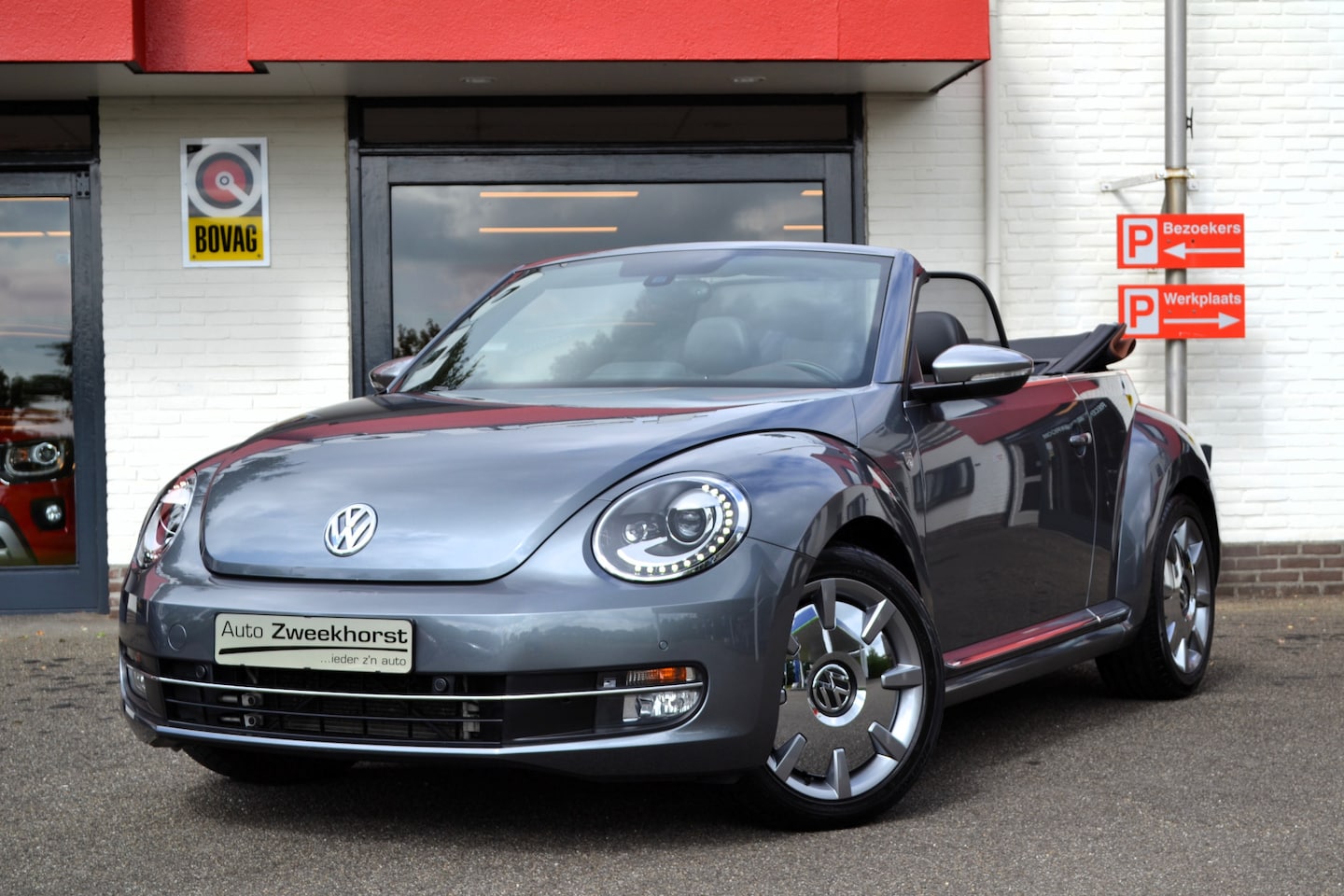 Volkswagen Beetle Cabriolet - 1.4 TSI Karrmann, Uniek ! 25.000 km ! Nieuwstaat, Navi, Pdc V+A, Clima, 19 inch LM, Xenon, - AutoWereld.nl