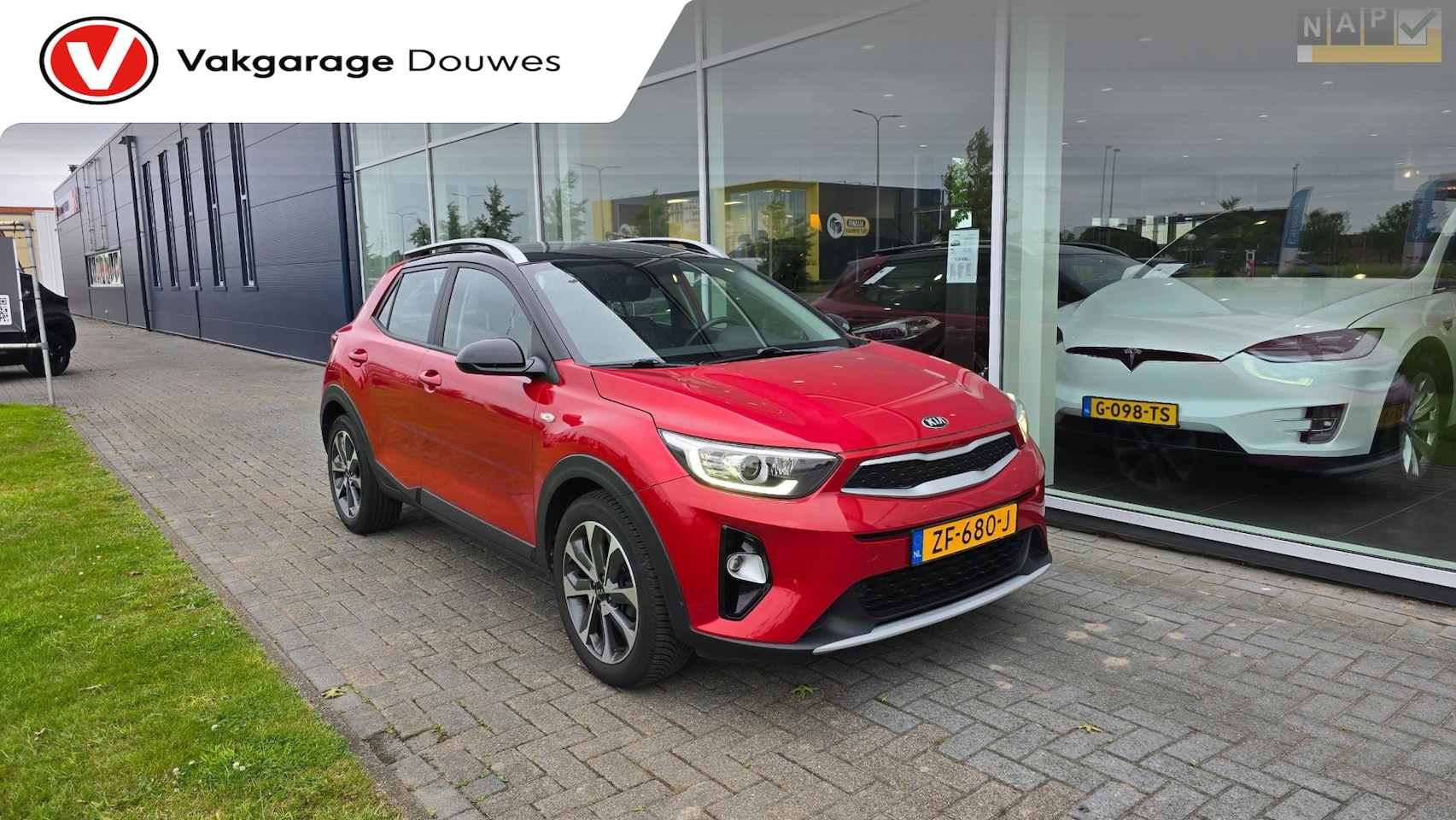 Kia Stonic - 1.0 T-GDi DynamicLine | NAP | Automaat | Camera | Carplay | Trekhaak | Airco | Dealeronder - AutoWereld.nl