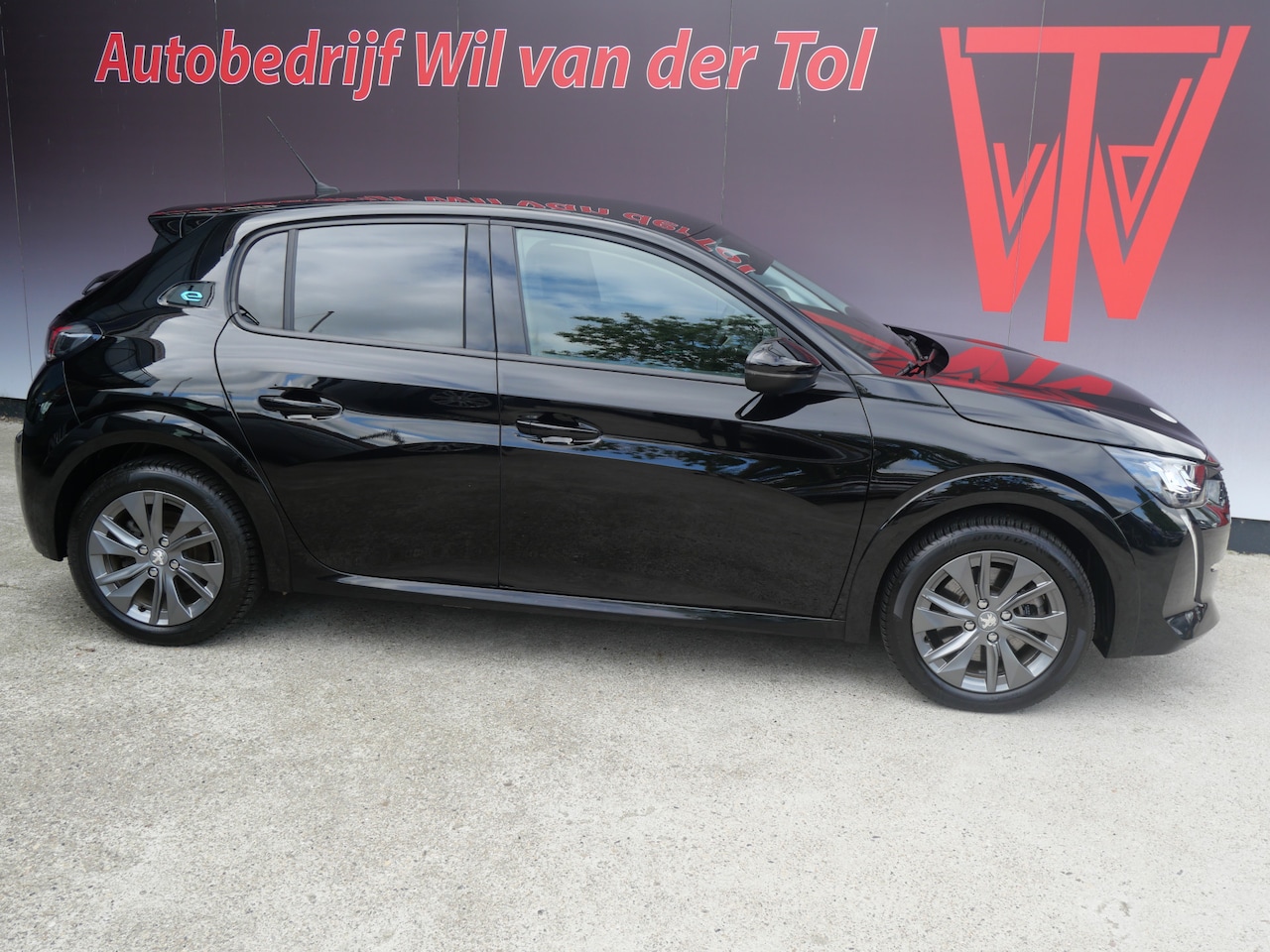 Peugeot e-208 - EV ALLURE 50 kWh | LED | HALF-LEER | CRUISE | ALL-SEASON | BTW-AUTO! - AutoWereld.nl
