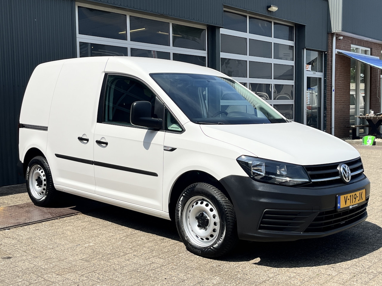Volkswagen Caddy - 2.0 TDI L1H1 Airco Trekhaak 1500kg trekgewicht Telefoon verbinding kastinrichting Ladekast - AutoWereld.nl