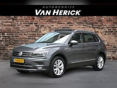 Volkswagen Tiguan - 2.0 TSI 4Motion Highline 180PK Automaat | Trekhaak | Panorama | Camera | Head-up | ACC | V