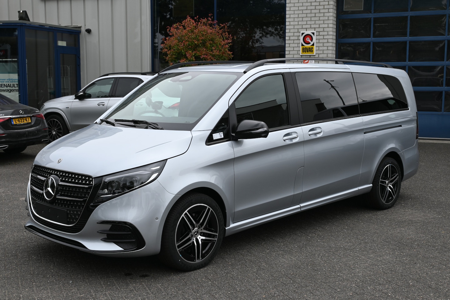 Mercedes-Benz V-klasse - 250d 4-Matic AMG Avantgarde XL Extralang Incl BTW en BPM 8 zitplaatsen - AutoWereld.nl