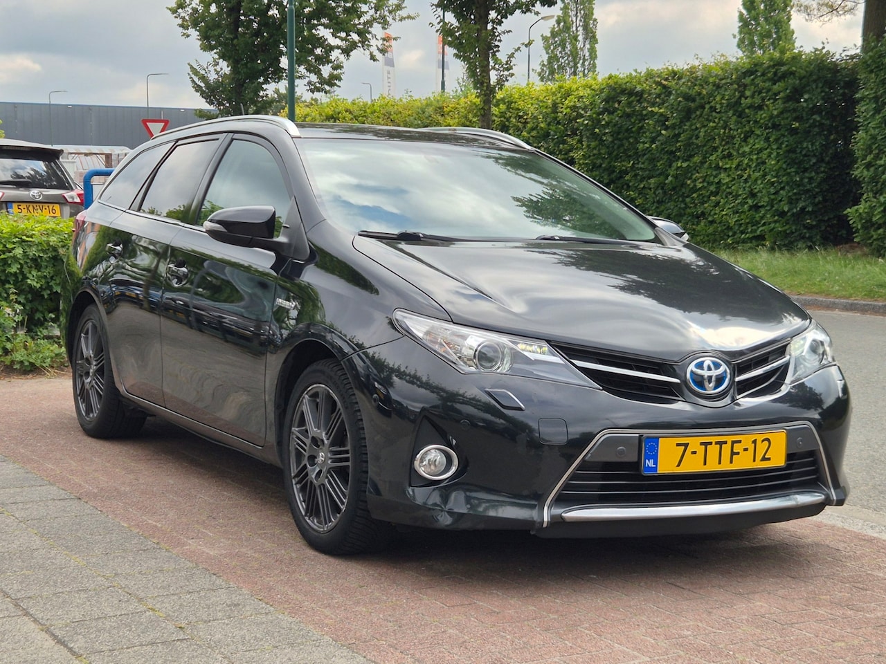 Toyota Auris Touring Sports - 1.8 Hybrid Lease+ | Panoramadak - AutoWereld.nl