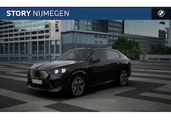BMW iX2 - eDrive20 M Sport / Panoramadak / Achteruitrijcamera / Sportstoelen / Adaptieve LED / M Ada