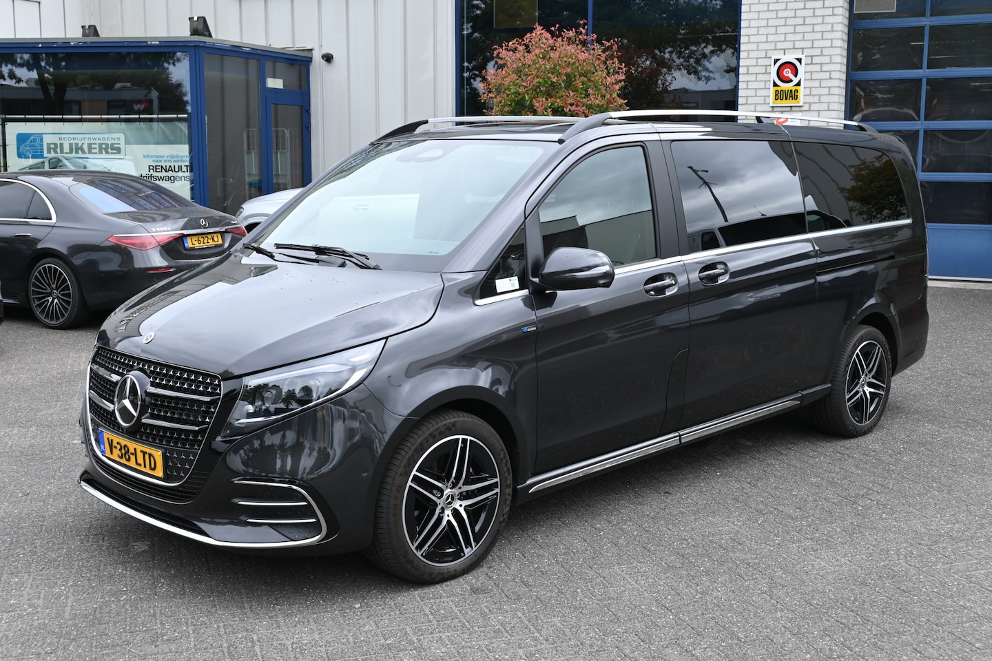 Mercedes-Benz V-klasse - 300d L3 AMG DC Easy pack pakket, Winter pakket - AutoWereld.nl