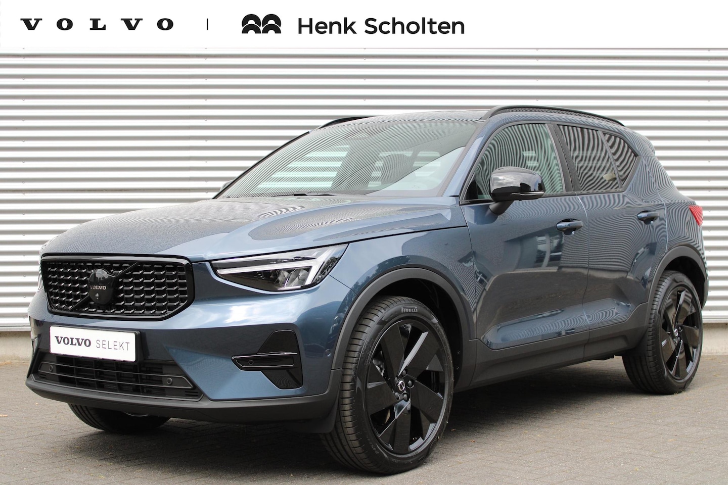 Volvo XC40 - 2.0 B4 Mild Hybrid Plus Black Edition | Panoramisch Schuif-/Kanteldak | Elektrisch Verstel - AutoWereld.nl