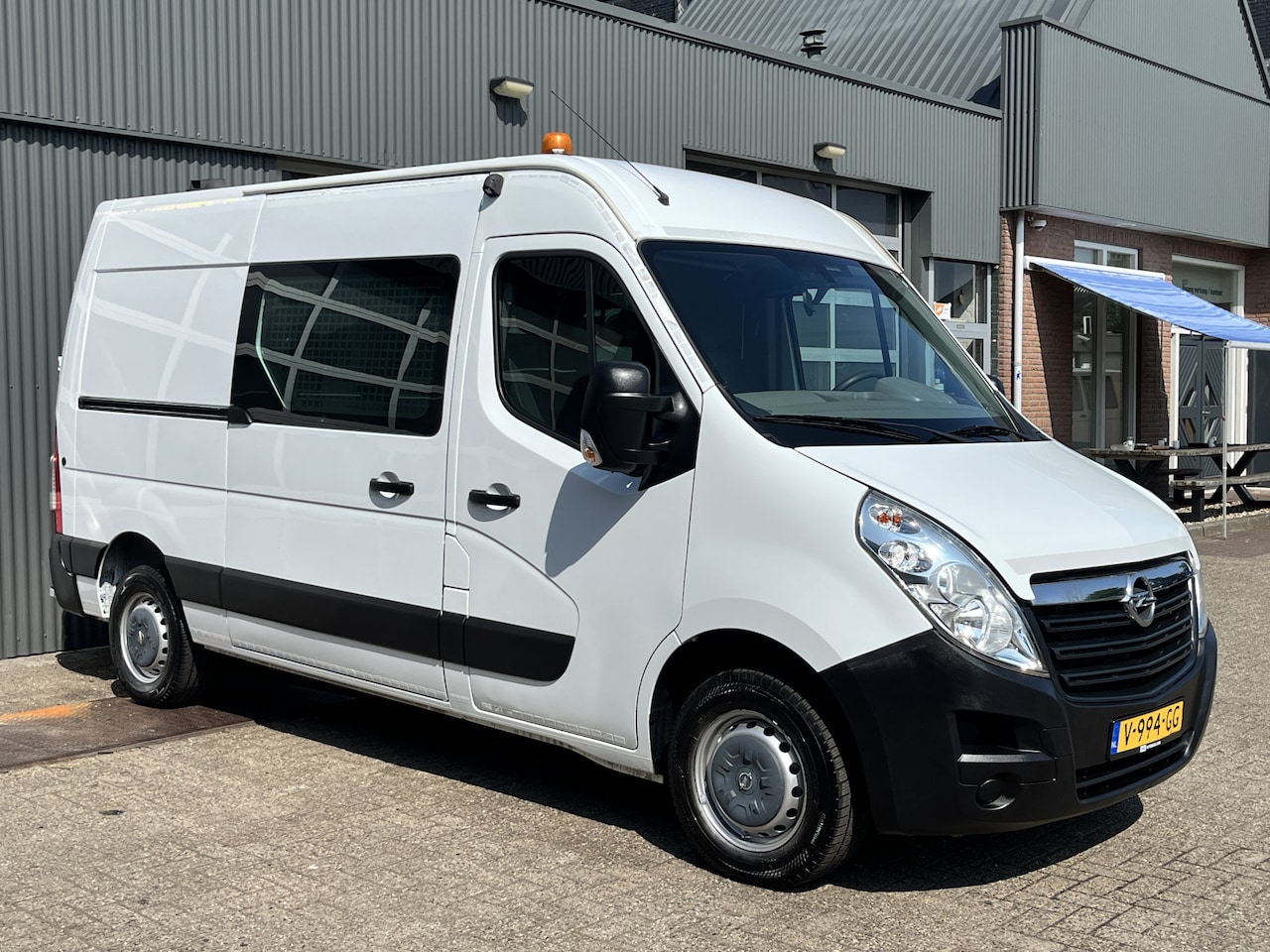 Opel Movano - 2.3 CDTI L2H2 Airco Cruise controle Omvormer Kastinrichting Telefoon voorbereiding Achteru - AutoWereld.nl