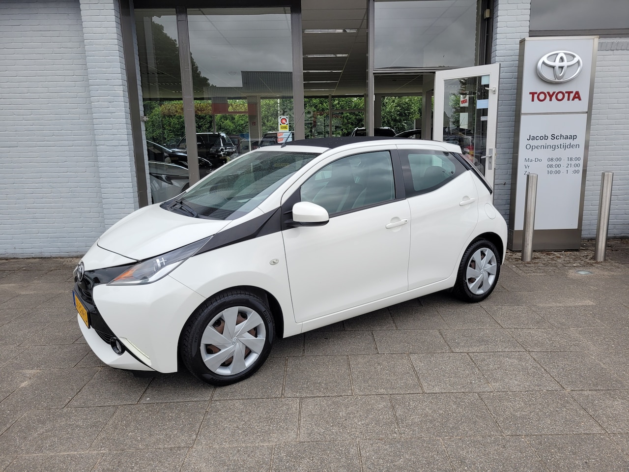 Toyota Aygo - 1.0 VVT-i x-wave |El.bed. vouwdak, Airco, el.ramen, cruisectr. - AutoWereld.nl