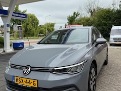 Volkswagen Golf - 1.5 TSI Life Business / Parkeersensoren / AppleCarPlay / Stoelverwarming / Navi