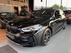BMW 1-serie - 120i M-Sport, Leder, Glasdak, Cam, Black, HUD, FULL OPTIONS