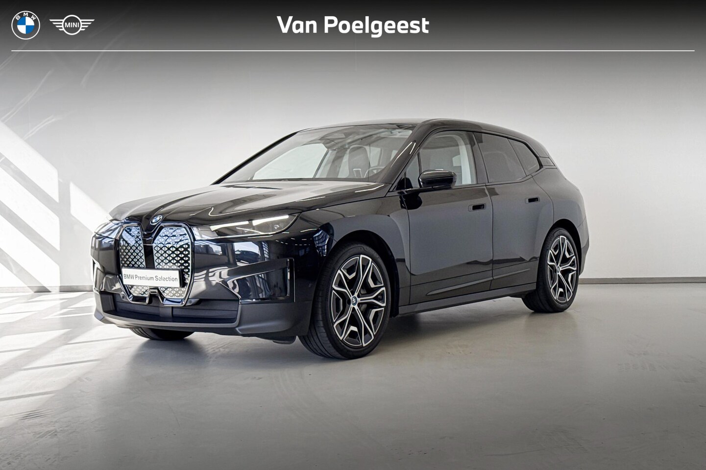 BMW iX - xDrive40 High Executive Shadow Line | Selections 2500 - AutoWereld.nl