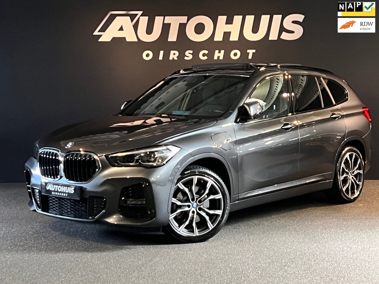 BMW X1 - XDrive25e High Executive M Edition Pano/ HeadUp/ Camera/ 19''/Led - AutoWereld.nl