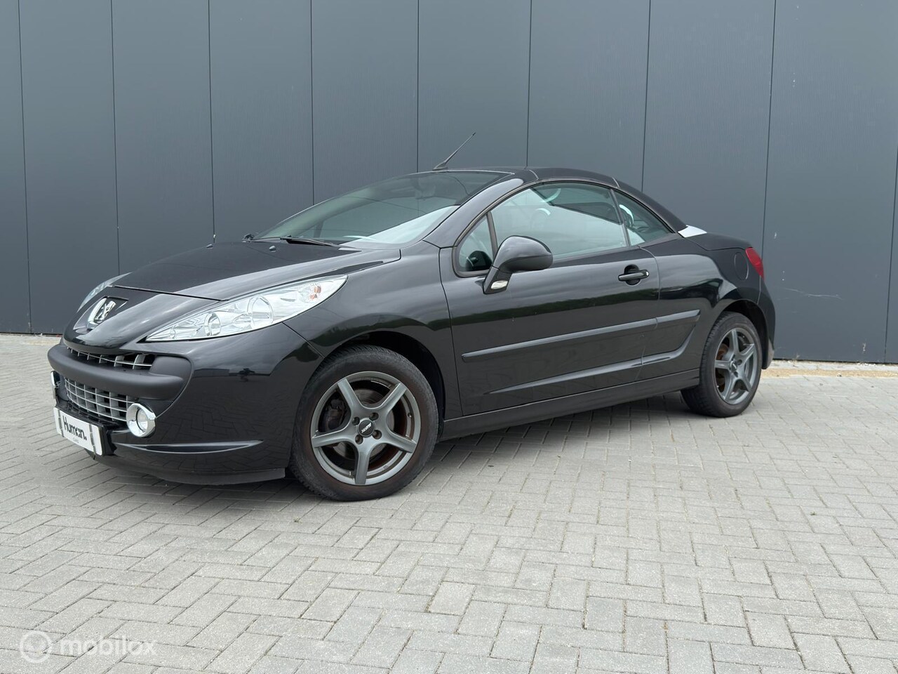 Peugeot 207 CC - 1.6 VTi Cabrio lage km stand 120 pk zwart - AutoWereld.nl