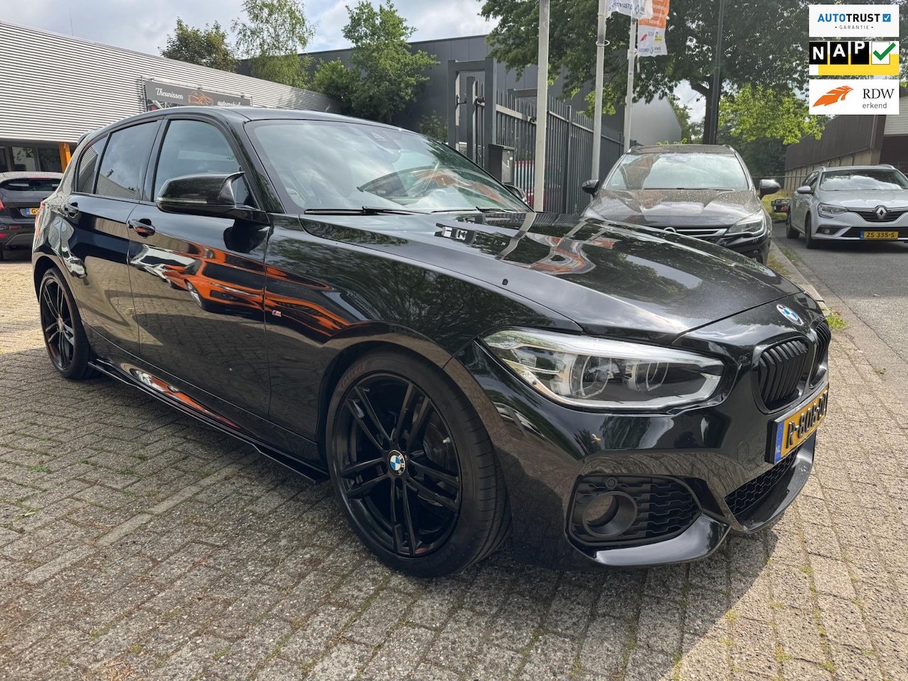 BMW 1-serie - 118i M-Edition Sport Line Shadow High Executive 5 deurs, leder, automaat, led, navi, 2e ei - AutoWereld.nl