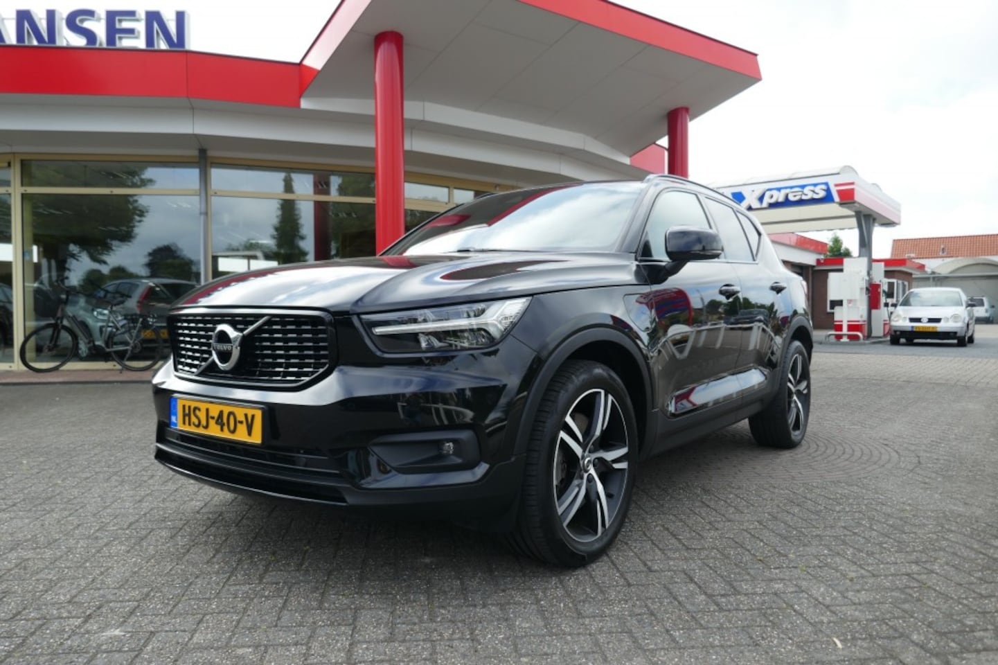 Volvo XC40 - 1.5 T4 RECH R-DESIGN  CAMERA/TREKHAAK/STOELVERWARMING - AutoWereld.nl