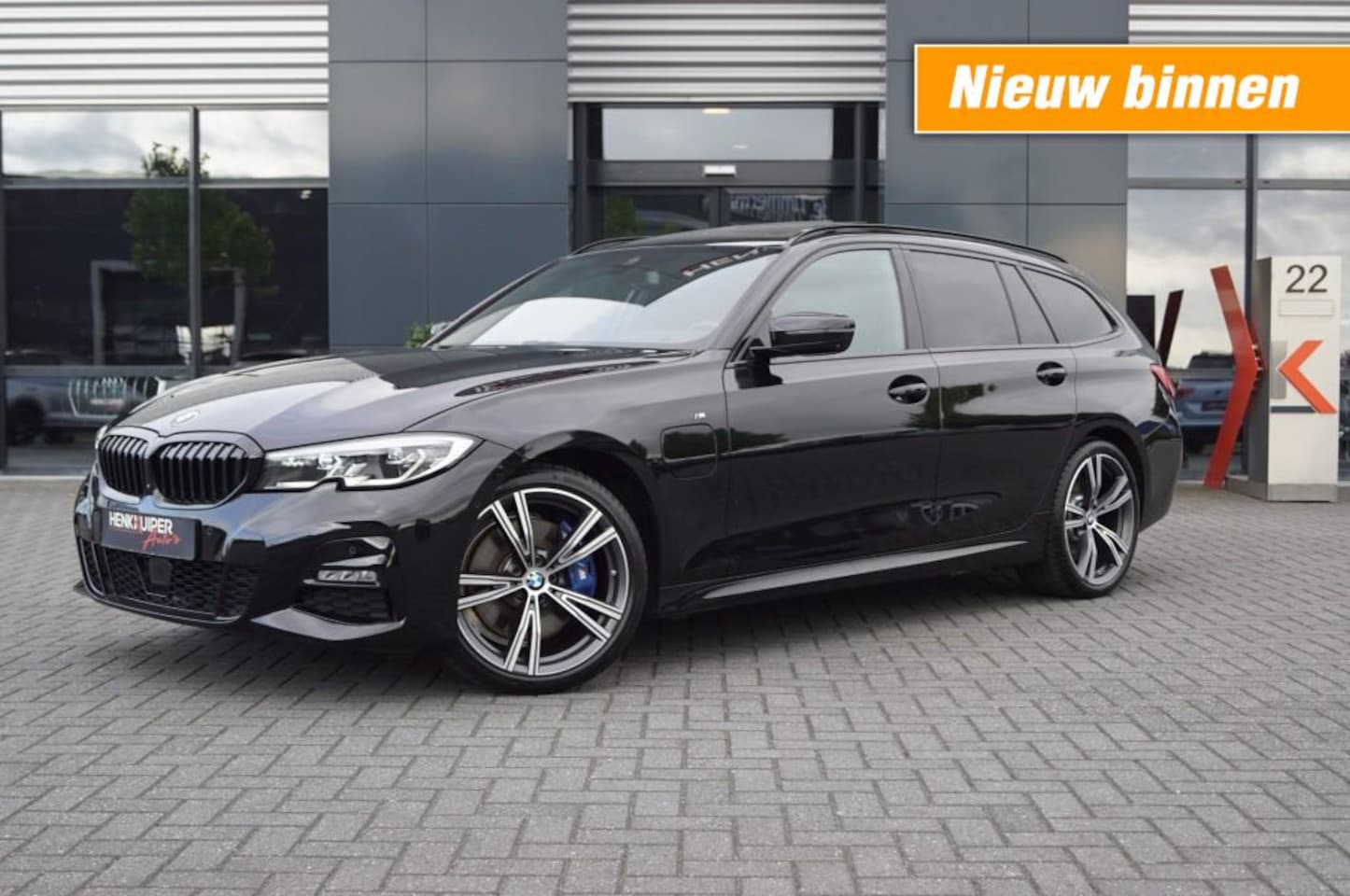 BMW 3-serie Touring - 330e Touring M Sport / Panodak / Leer / Trekhaak / Head-up/ Laser/Harman Kardon - AutoWereld.nl