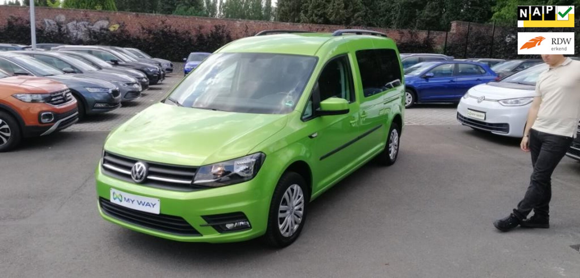 Volkswagen Caddy Maxi - 1.4 TSI Trendline Automaat 7P trekhaak ECC airco - AutoWereld.nl
