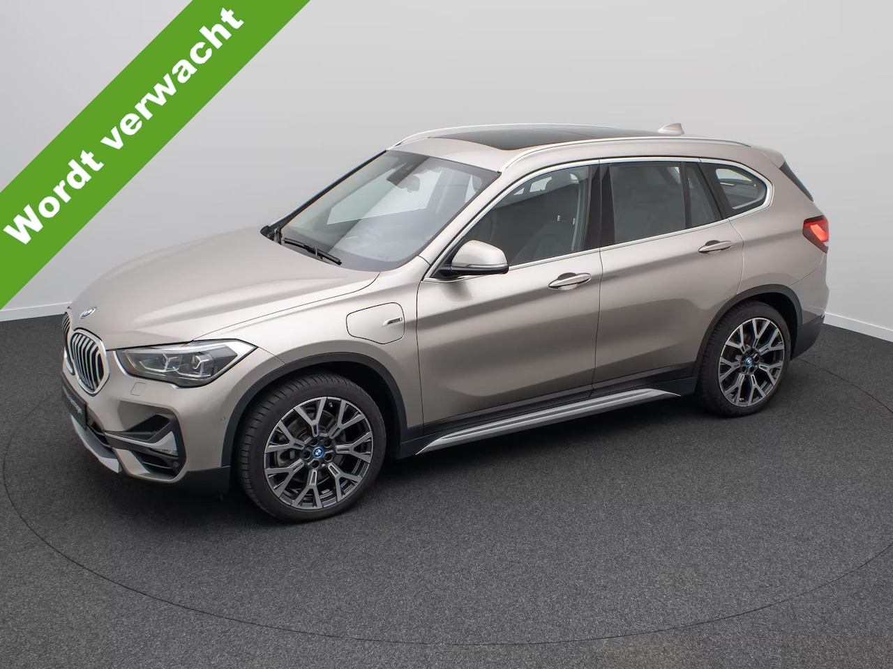 BMW X1 - xDrive25e High Executive X Line LED ACC Camera Panoramadak Head Up Trekhaak - AutoWereld.nl