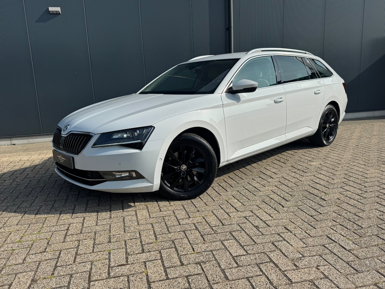 Skoda Superb Combi - 1.4 TSI * Crème interieur * Cruise * Stoelventilatie * - AutoWereld.nl