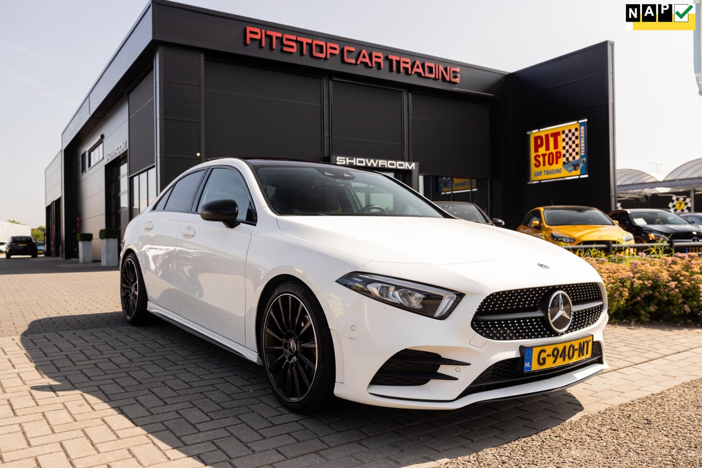 Mercedes-Benz A-klasse - 180 AMG, NL Auto, Pano, Camera, Full! - AutoWereld.nl