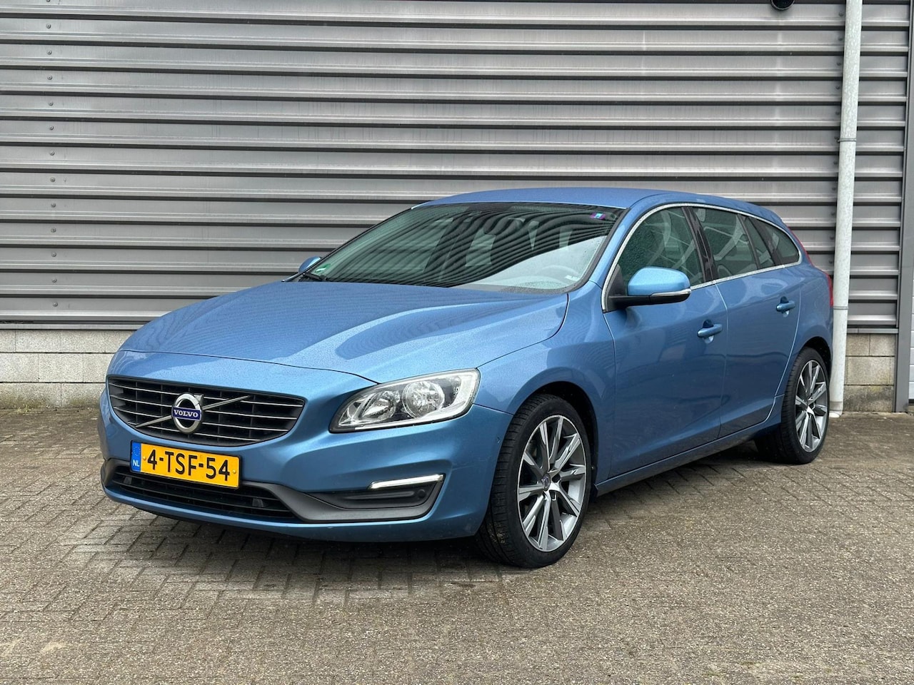 Volvo V60 - 2.0 D4 NAVI | CLIMA| LMV | - AutoWereld.nl
