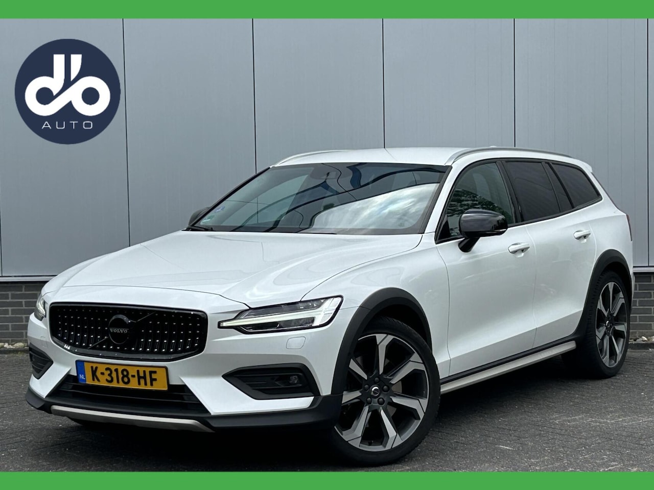 Volvo V60 Cross Country - 2.0 B5 AWD  Pro 2.0 B5 AWD Pro - AutoWereld.nl