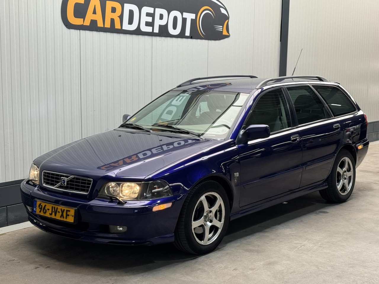 Volvo V40 - 2.0 Europa Vol jaar Apk Airco - AutoWereld.nl
