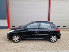 Peugeot 206 - 1.1 XR airco nwe apk en koppeling