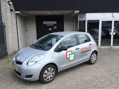 Toyota Yaris - 1.3 VVTi Comfort / 5 DEUREN / METALLIC LAK / APK 11 NOVEMBER 2025
