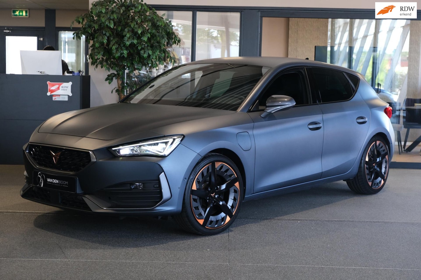 CUPRA Leon - 1.4 e-Hybrid VZ Copper 245 Pk Matt Led Leder Navi Cam - AutoWereld.nl